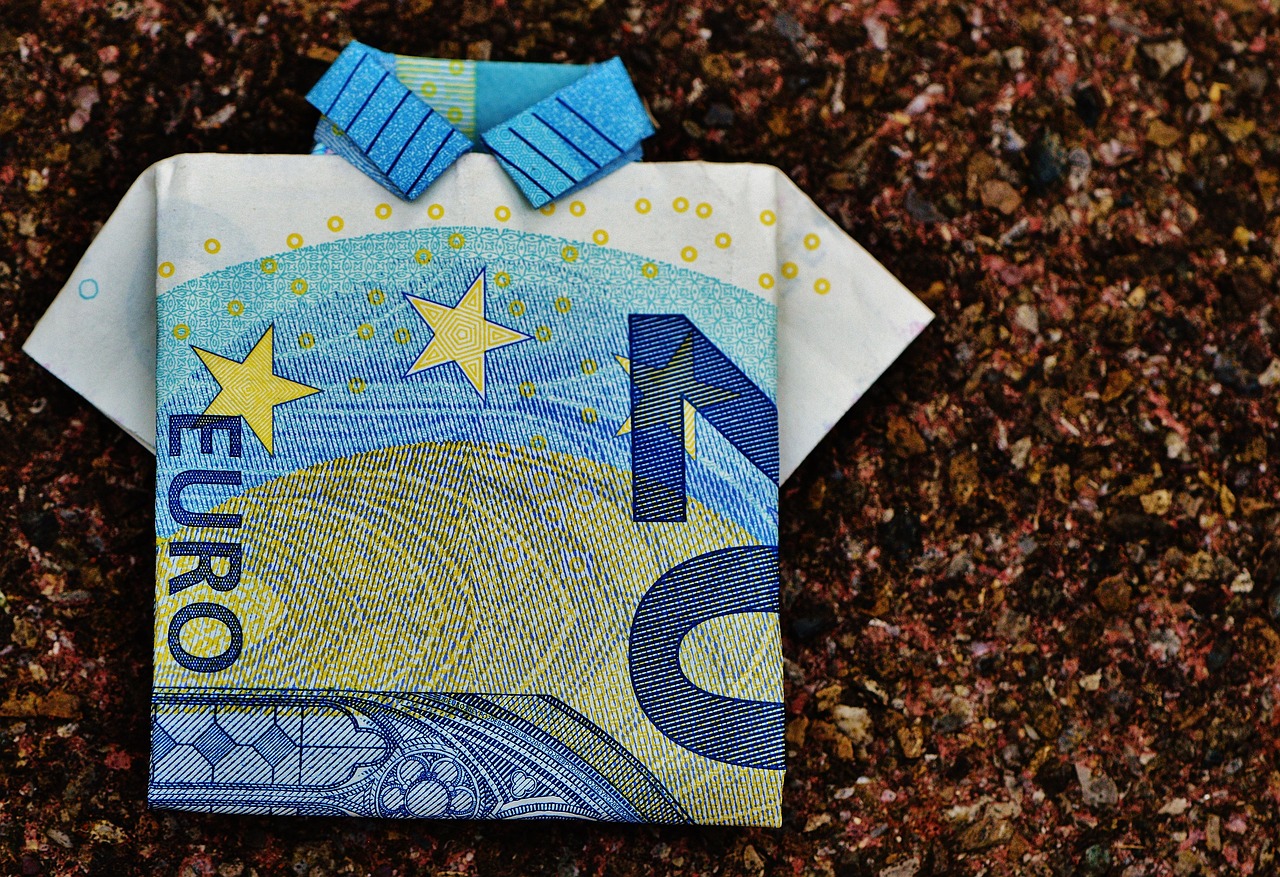 Neden Sürekli Daha Avantajlı Finansal Anlaşmaları Erteleyip Mevcut Yüksek Maliyetli Seçeneklere Bağlı Kalıyoruz? Arkasındaki Gizli Sebepler
